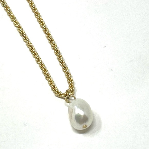 Anthropologie Jewelry - New Anthropologie Gold Baroque Pearl Necklace